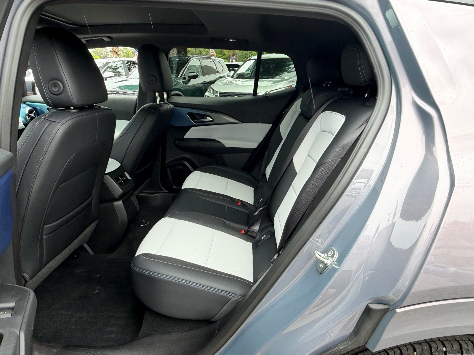 Used 2025 Chevrolet Equinox EV LT w/ Convenience Package FWD image 11
