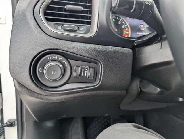 Used 2022 Jeep Renegade Latitude w/ Convenience Group image 11