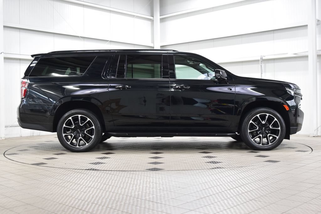 Used 2024 Chevrolet Suburban RST w/ Luxury Package AWD/4WD image 9