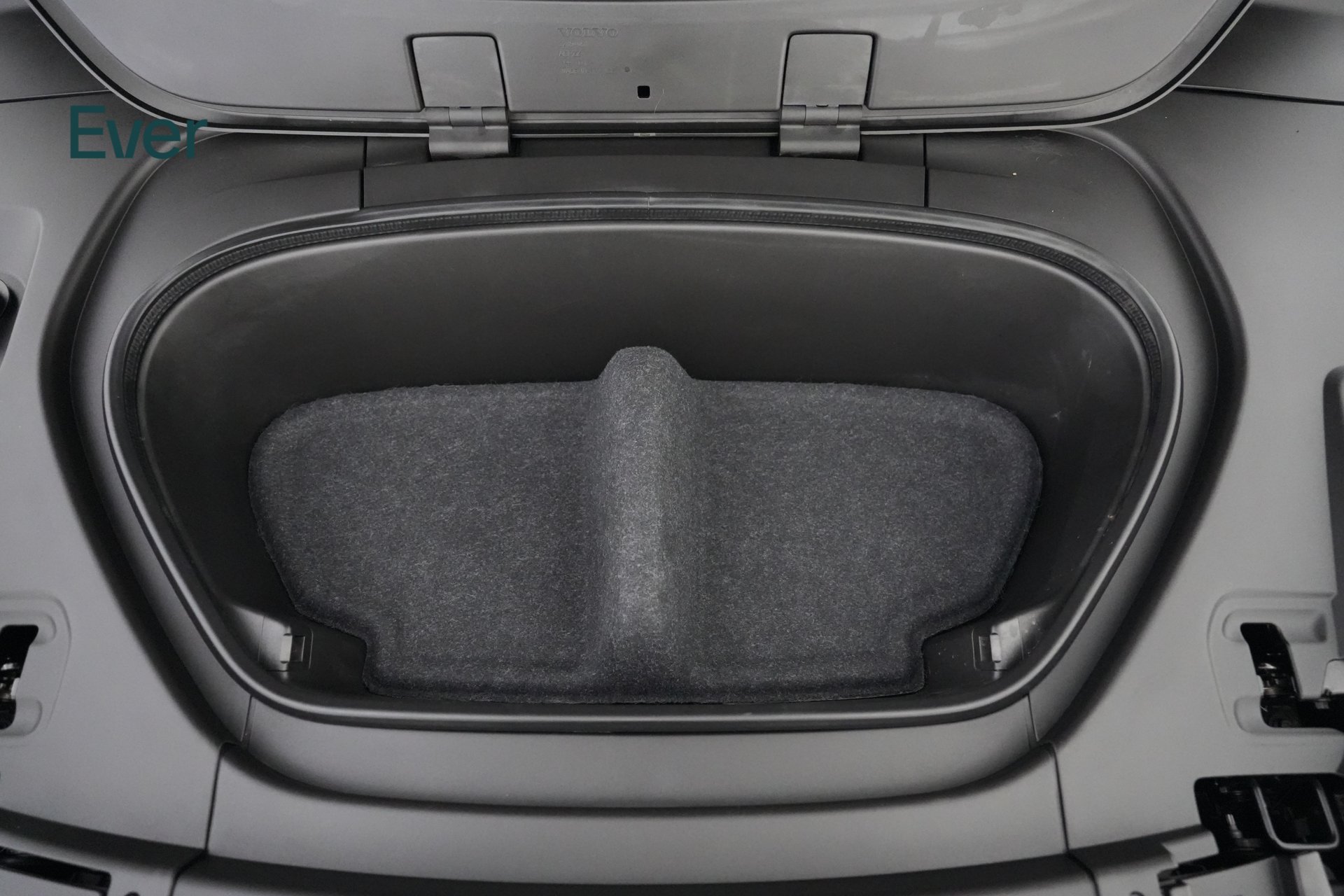 Used 2023 Volvo XC40 Recharge Ultimate AWD/4WD image 25