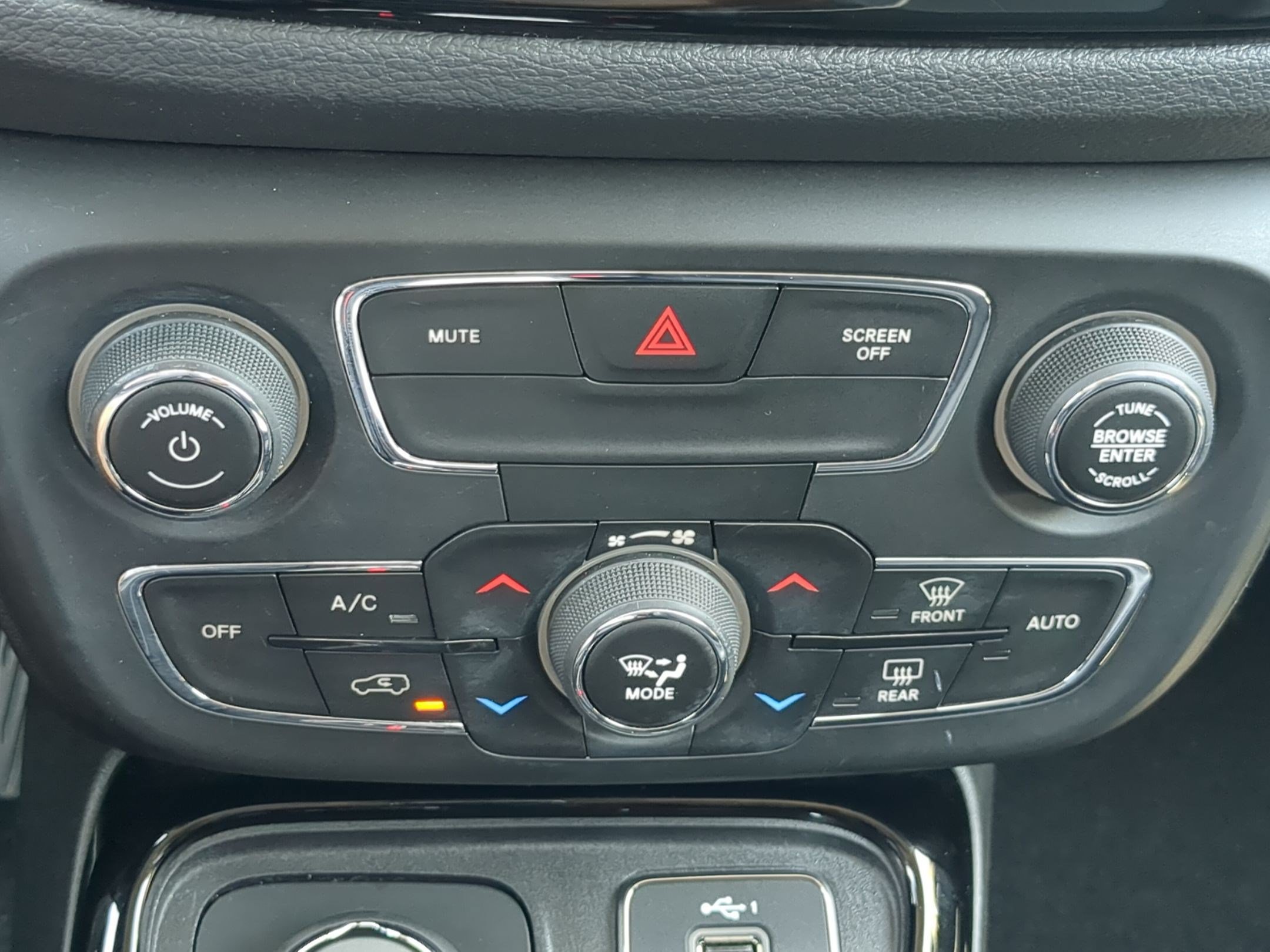 Used 2020 Jeep Compass Latitude AWD/4WD image 21