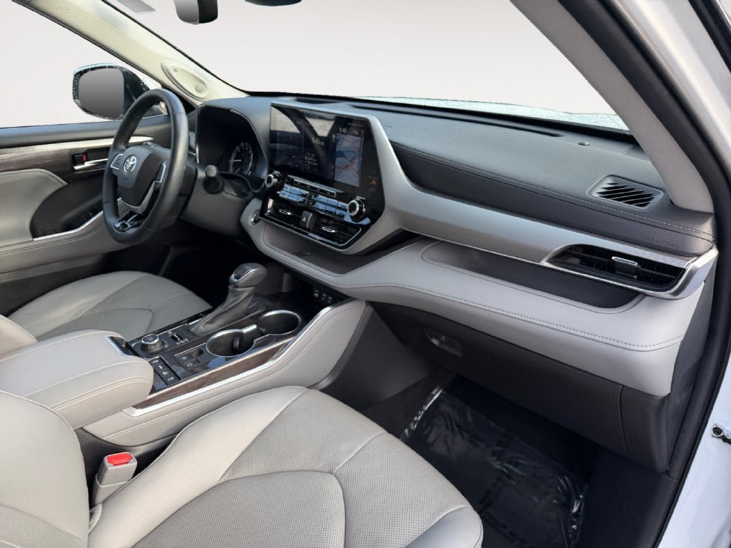 Used 2022 Toyota Highlander Platinum AWD/4WD image 26