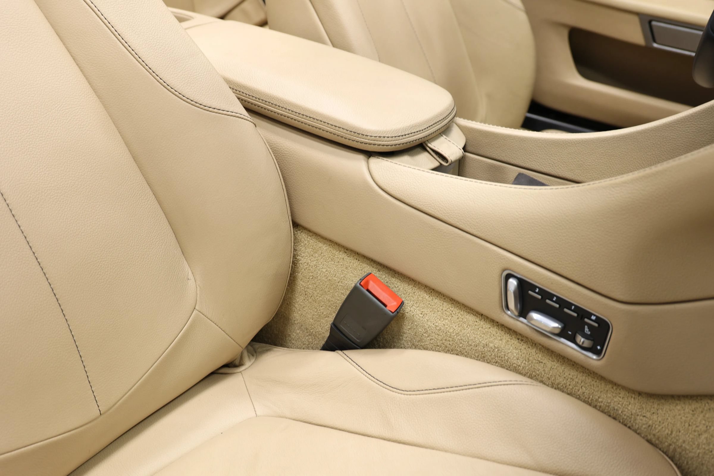 Used 2016 Aston Martin Vanquish Volante RWD image 74