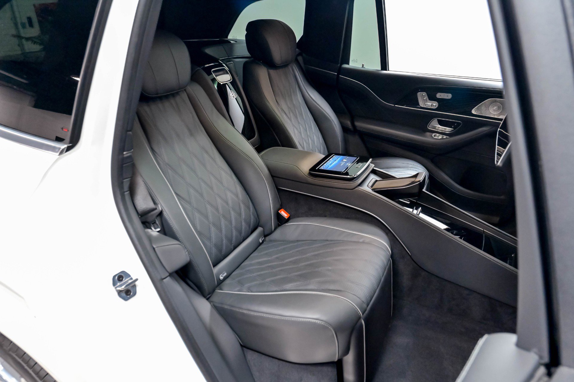 Used 2024 Mercedes-Benz Maybach GLS 600 4MATIC image 30