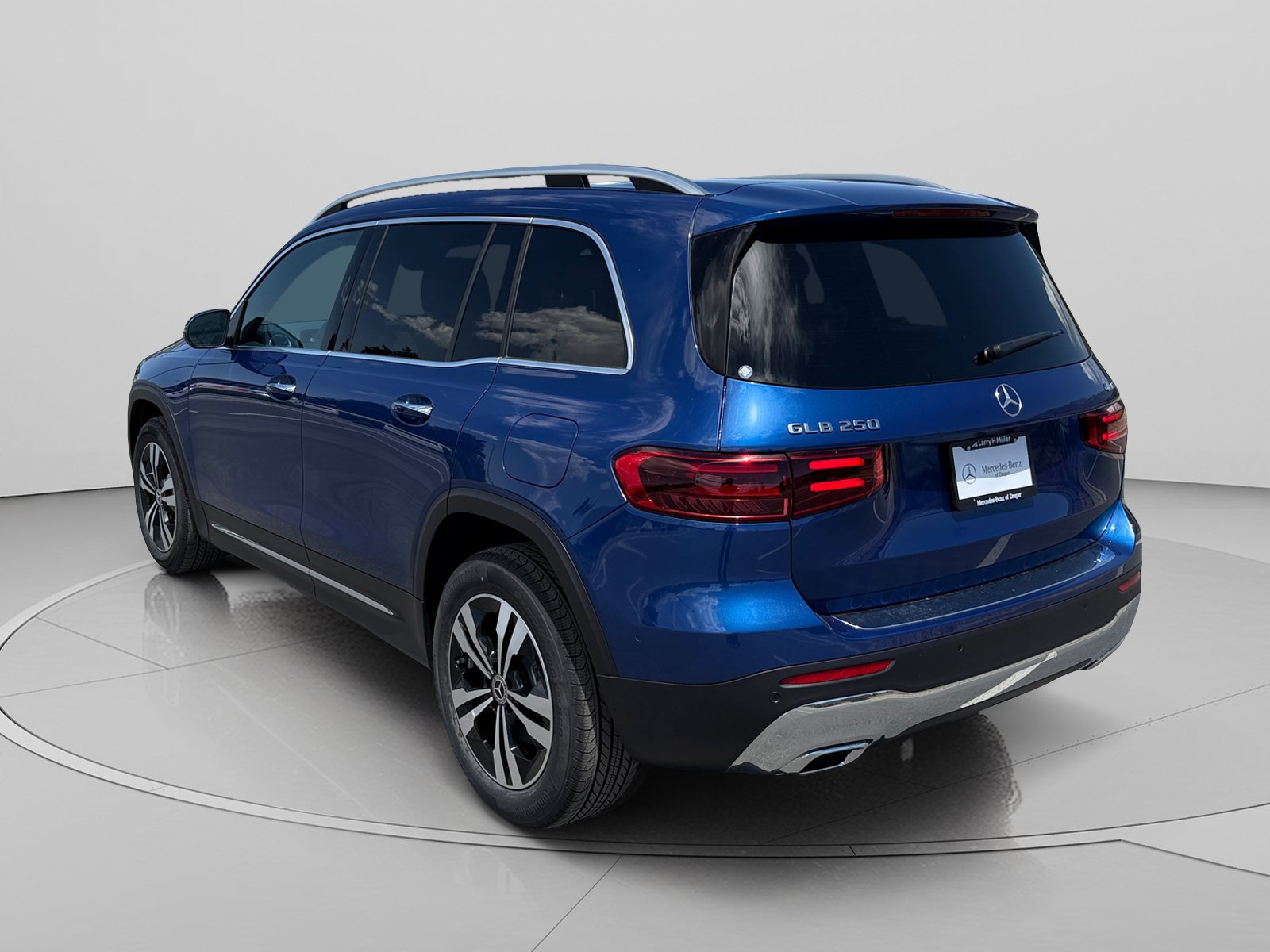 New 2026 Mercedes-Benz GLB 250 4MATIC image 3