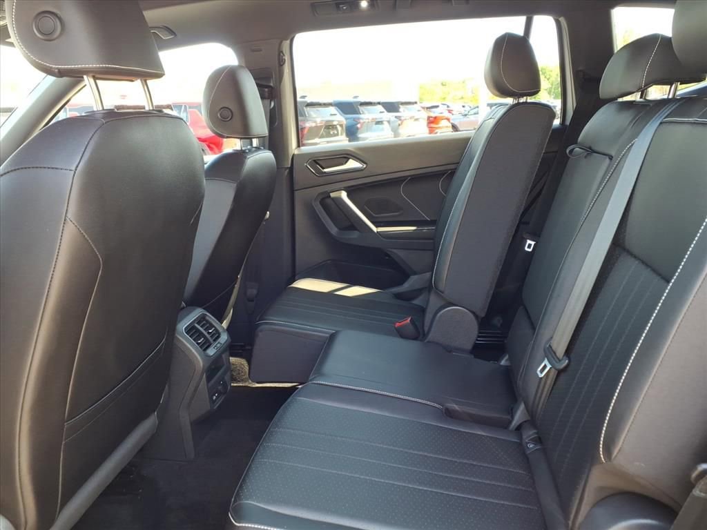 Used 2023 Volkswagen Tiguan SE R-Line FWD image 16