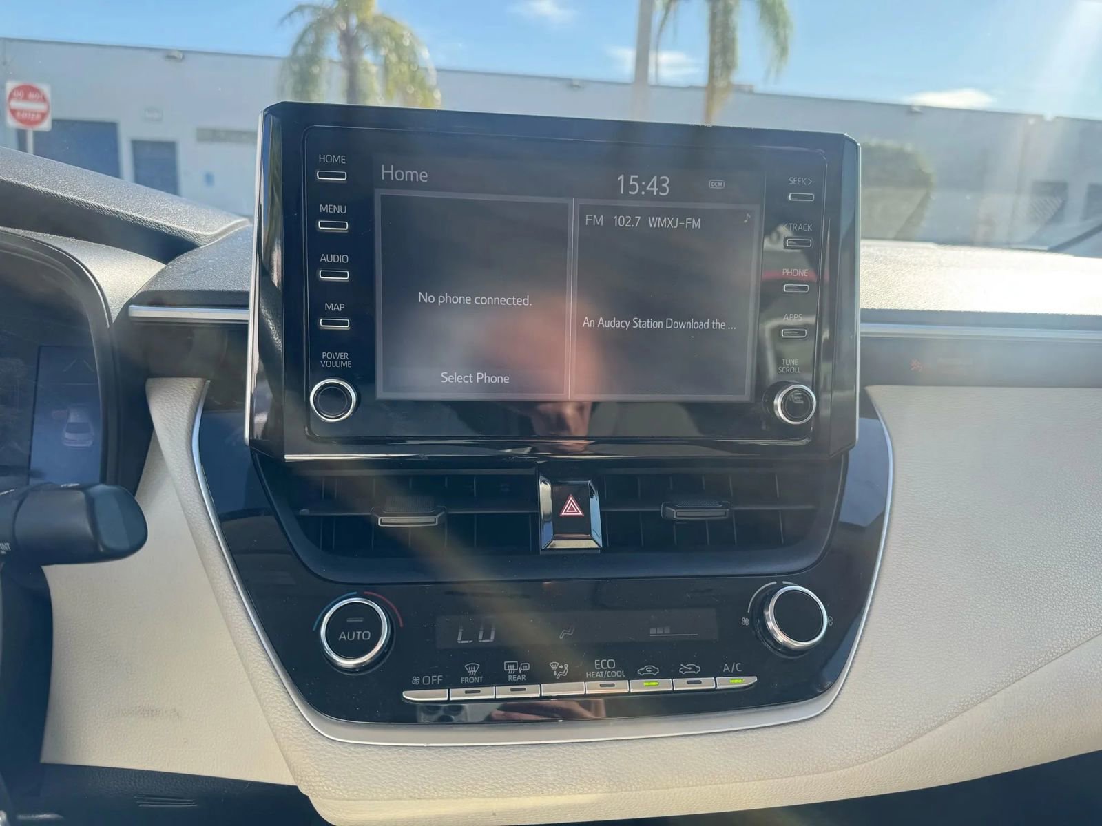 Used 2020 Toyota Corolla LE image 12