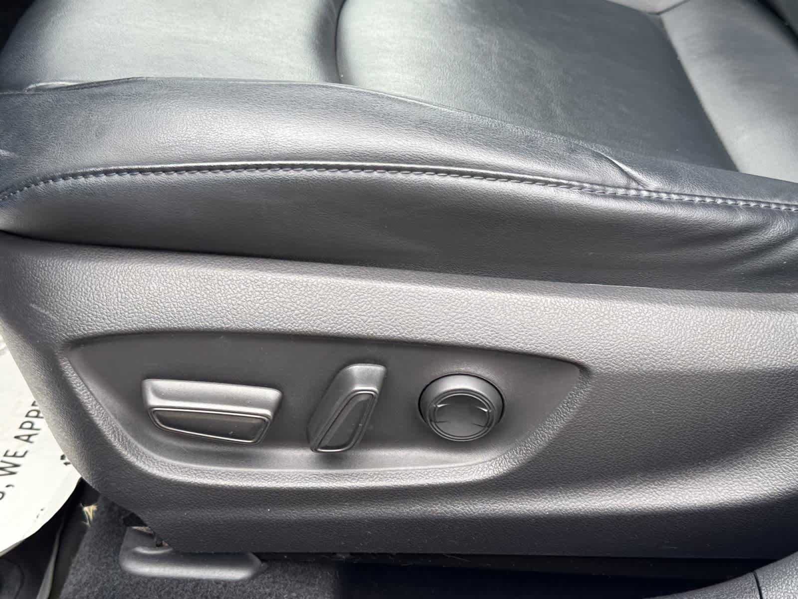 Used 2019 Toyota Prius XLE FWD image 16
