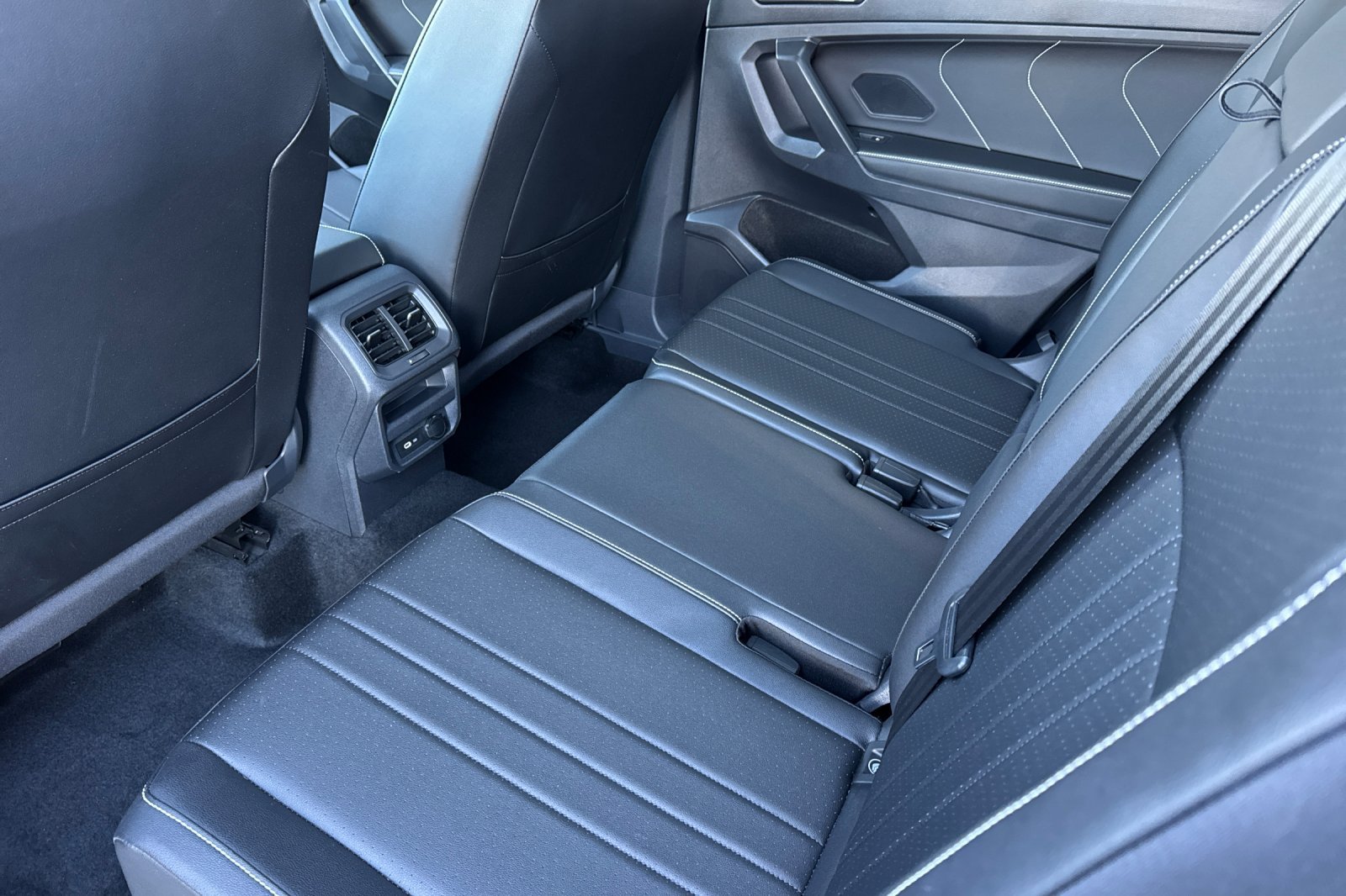 Used 2023 Volkswagen Tiguan SE R-Line FWD image 12