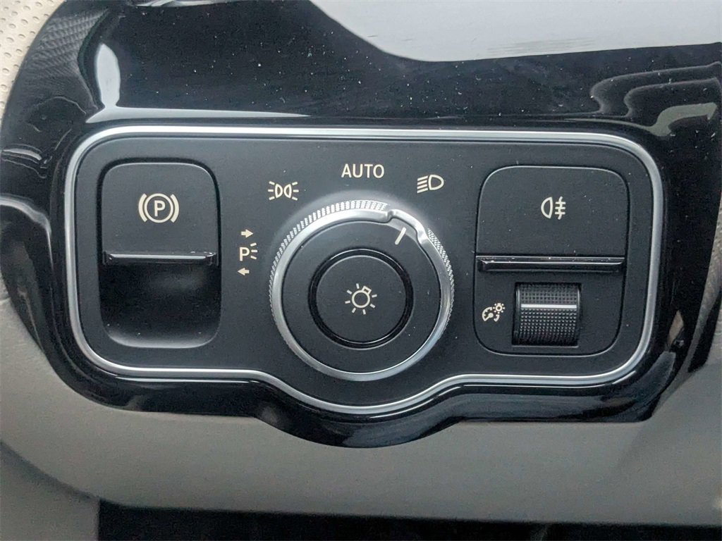 Used 2025 Mercedes-Benz CLA 250 4MATIC image 27