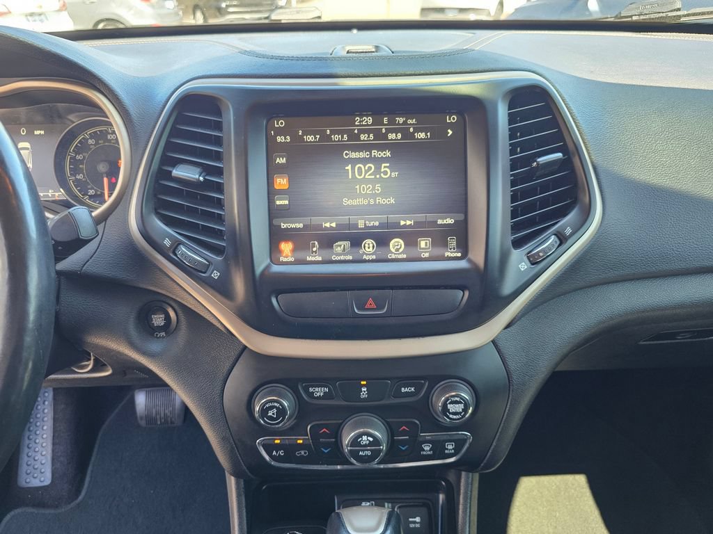 Used 2017 Jeep Cherokee Limited AWD/4WD image 26