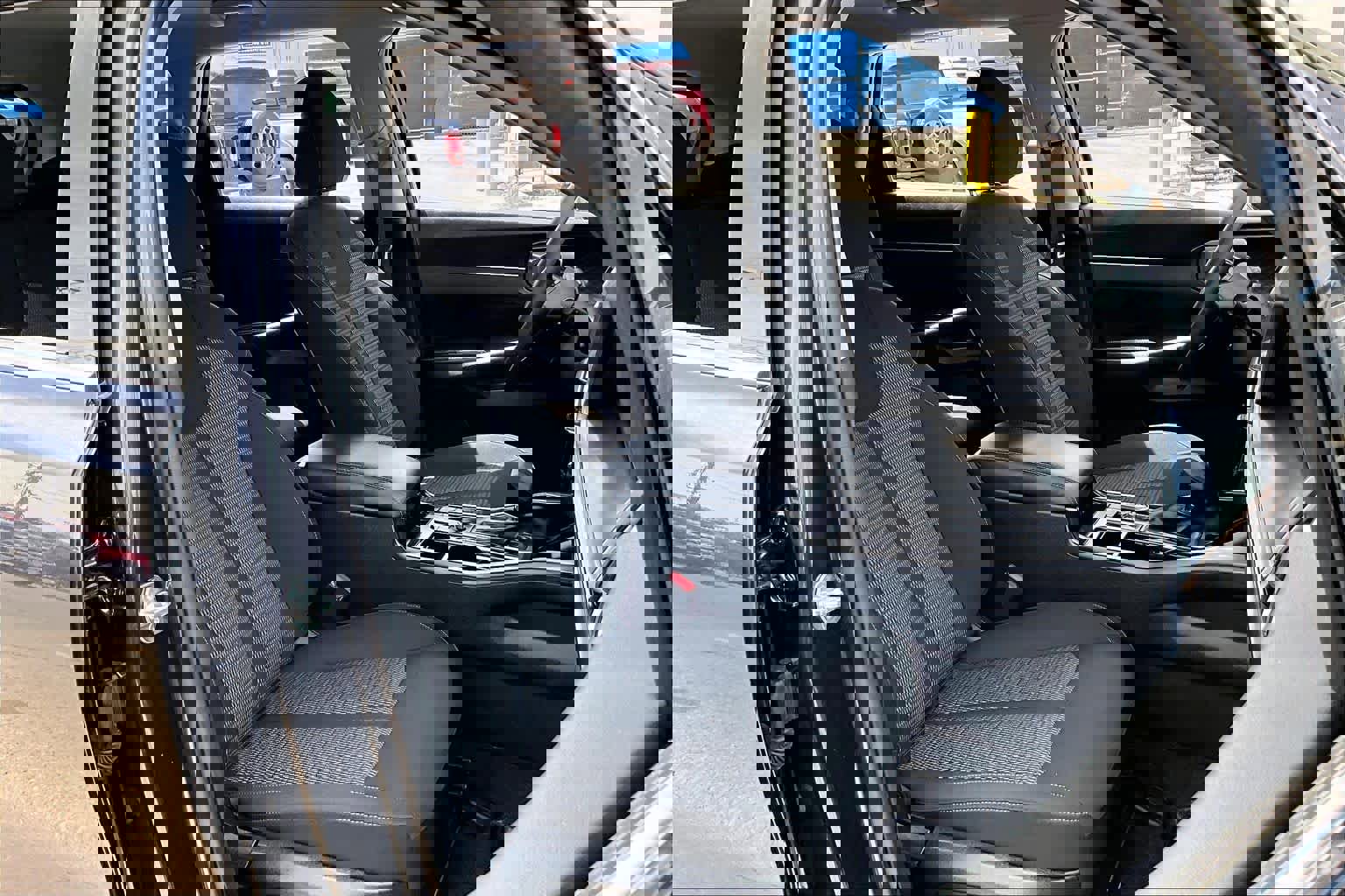 Used 2025 Kia Sorento LX image 9