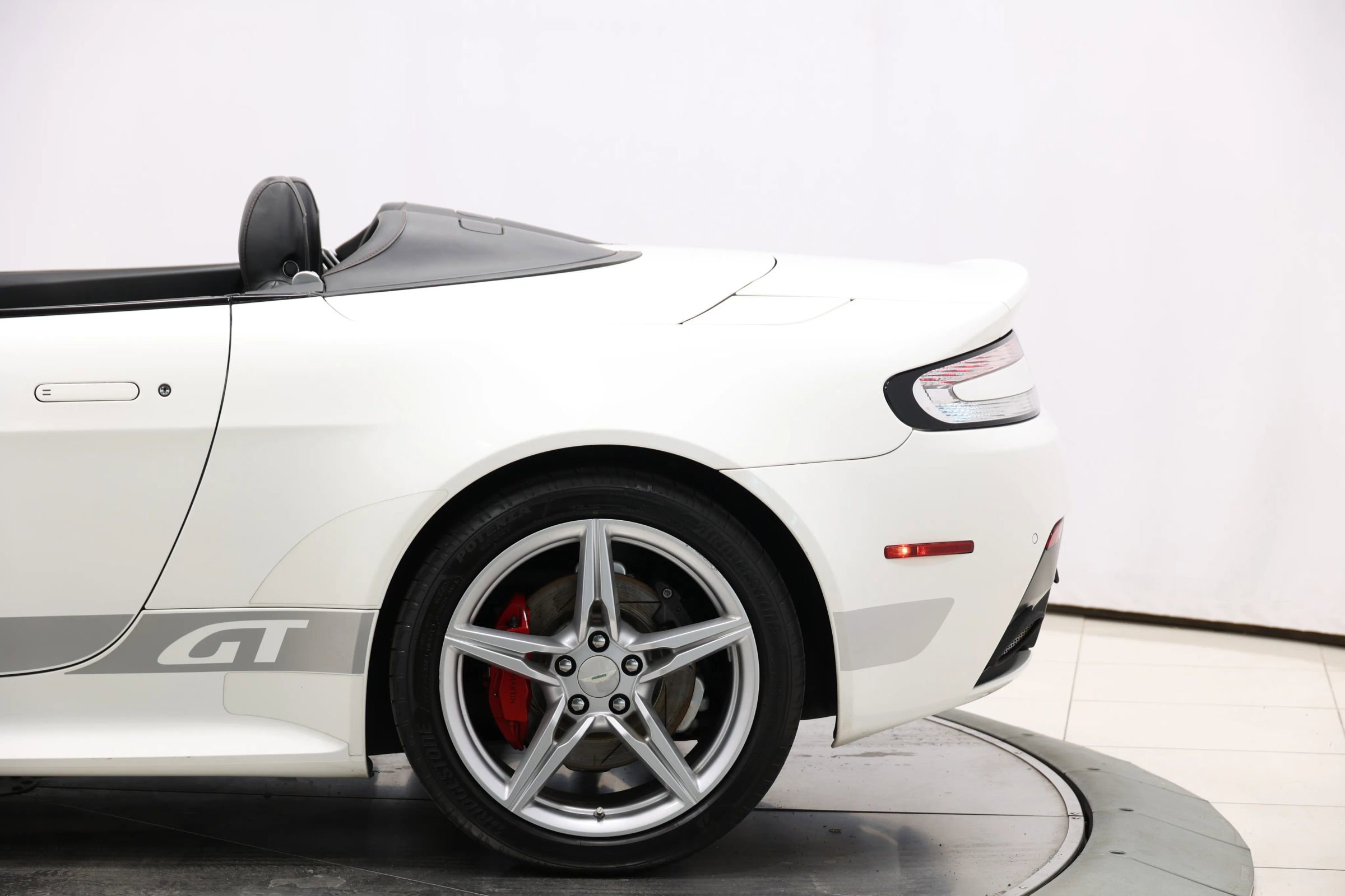 Used 2016 Aston Martin V8 Vantage GT RWD image 8