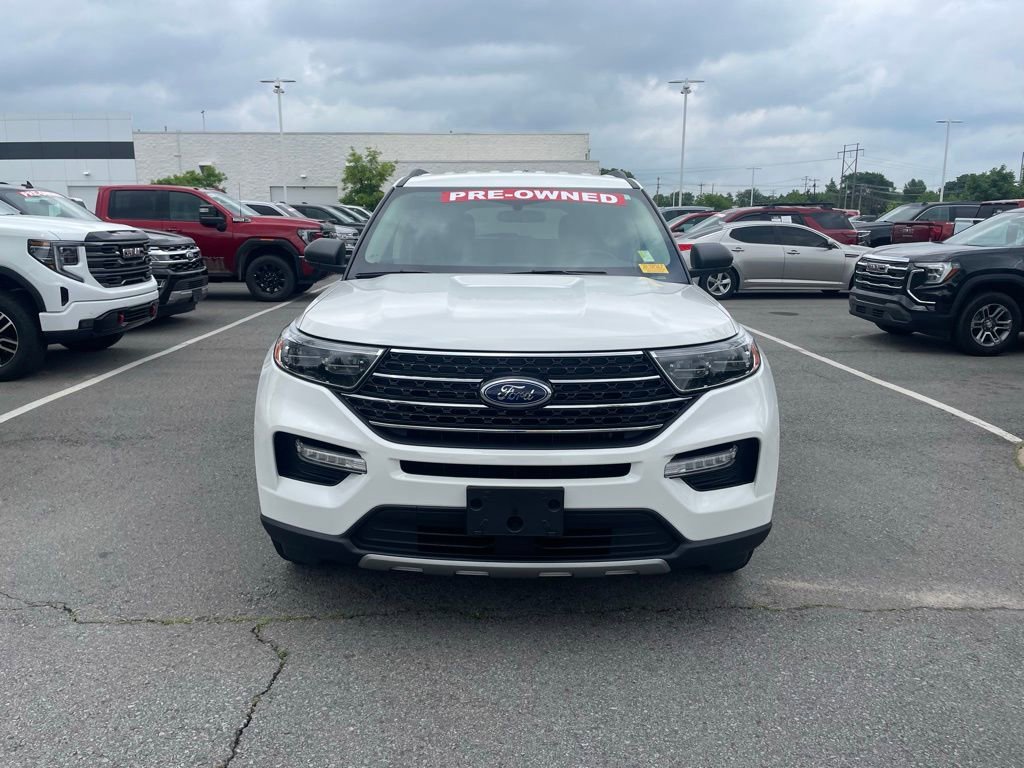 Used 2023 Ford Explorer XLT w/ Equipment Group 202A RWD image 2