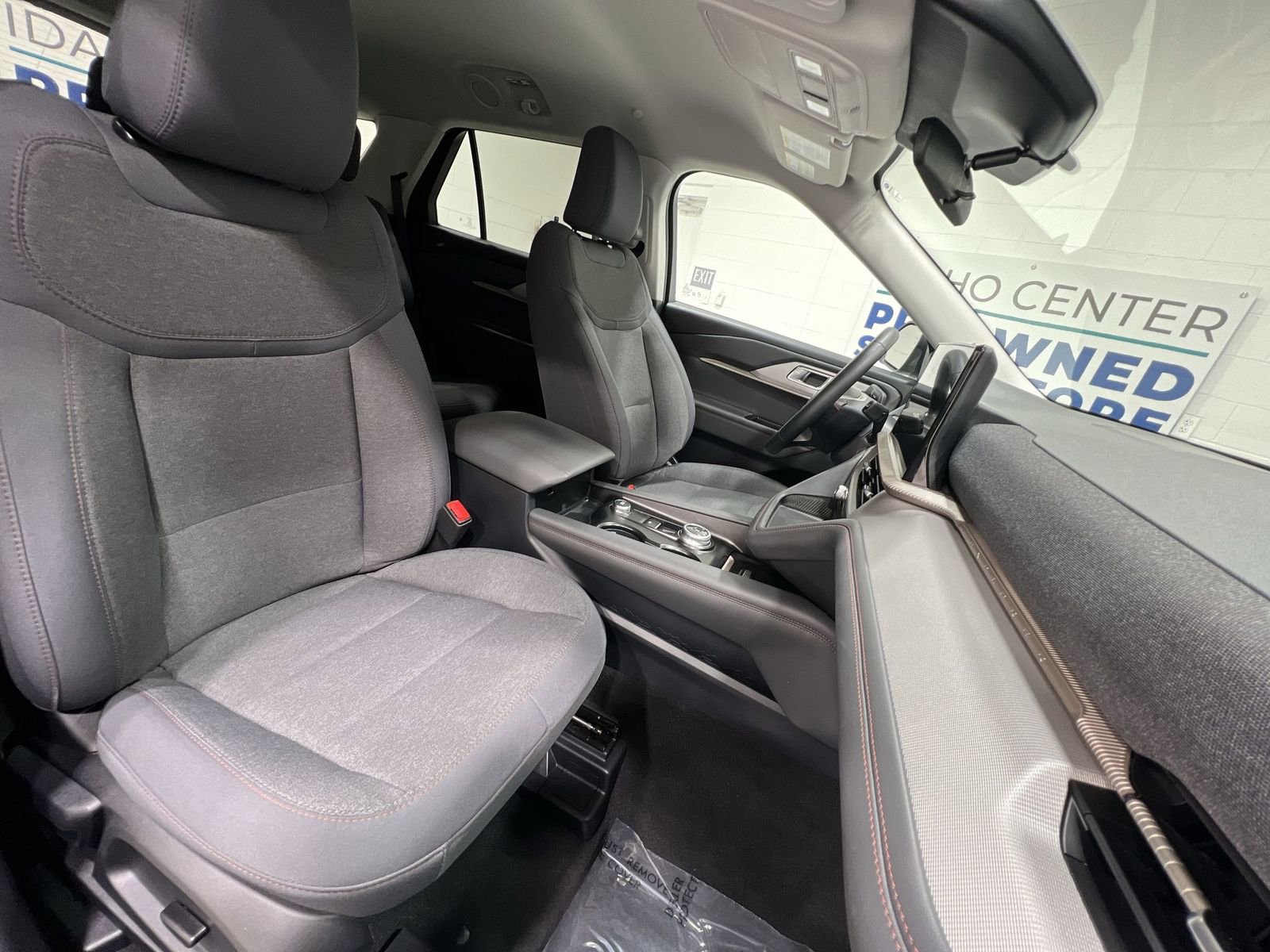 Used 2025 Ford Explorer Active image 25