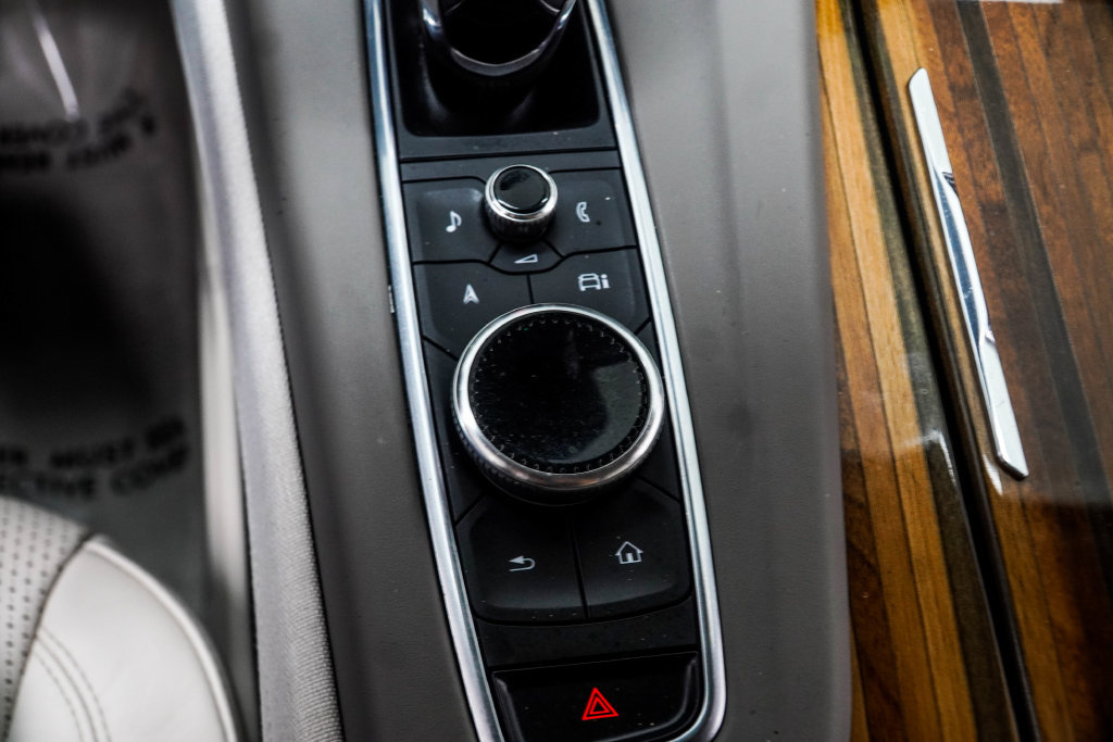 Used 2024 Cadillac Escalade Premium Luxury Platinum RWD image 28