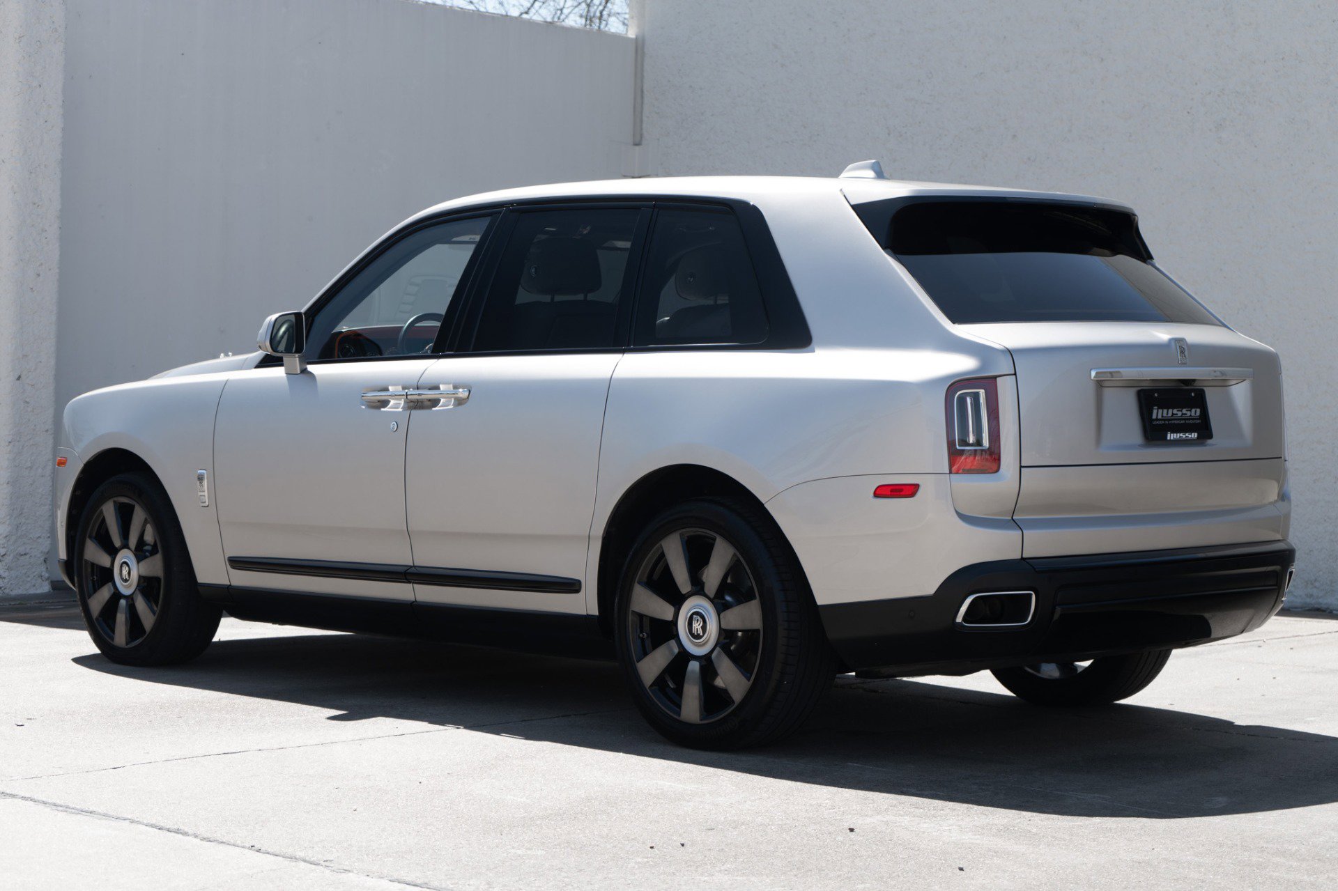 Used 2022 Rolls-Royce Cullinan w/ Cullinan Package image 9