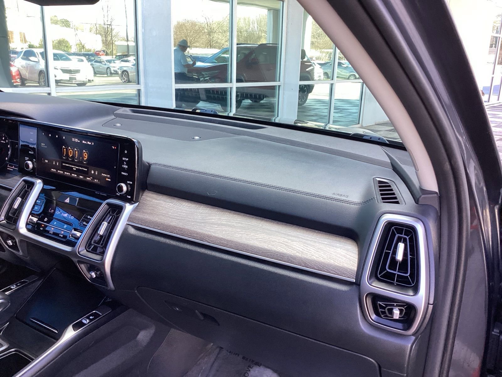 Used 2022 Kia Sorento EX w/ Panoramic Sunroof Package image 18