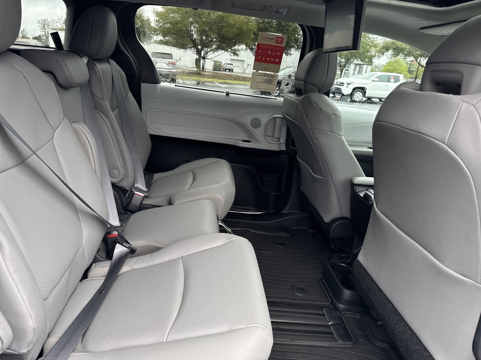New 2025 Toyota Sienna XLE w/ XLE Plus Package FWD image 29