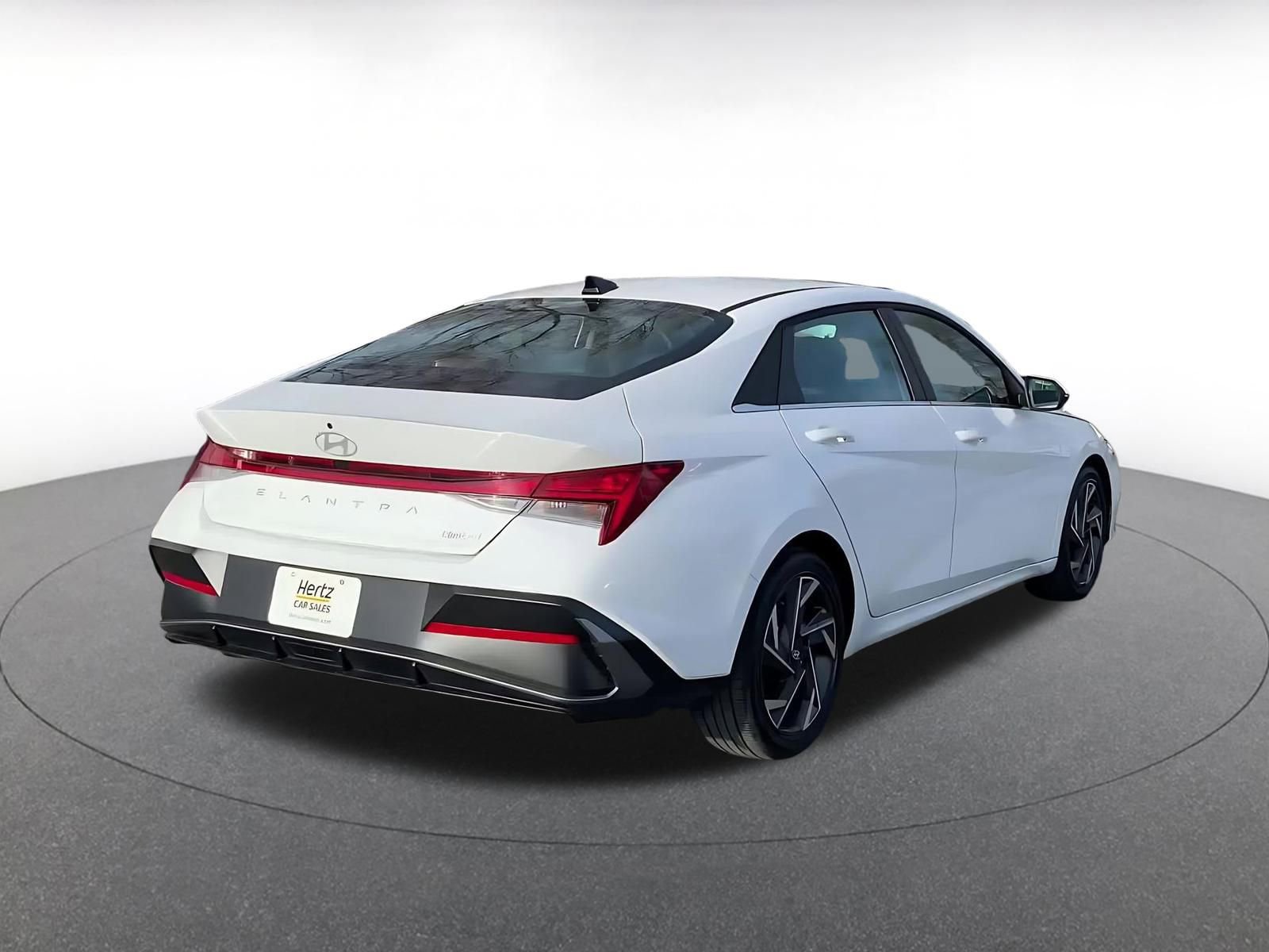 Used 2025 Hyundai Elantra Limited image 14