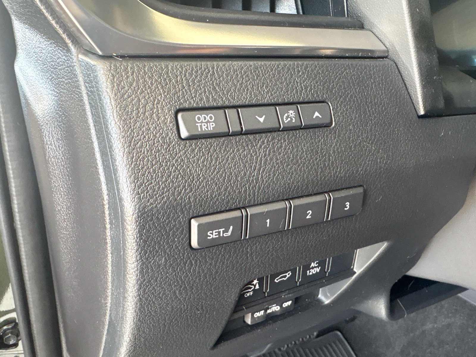 Used 2024 Lexus GX 550 w/ Accessory Package (2T) AWD/4WD image 15