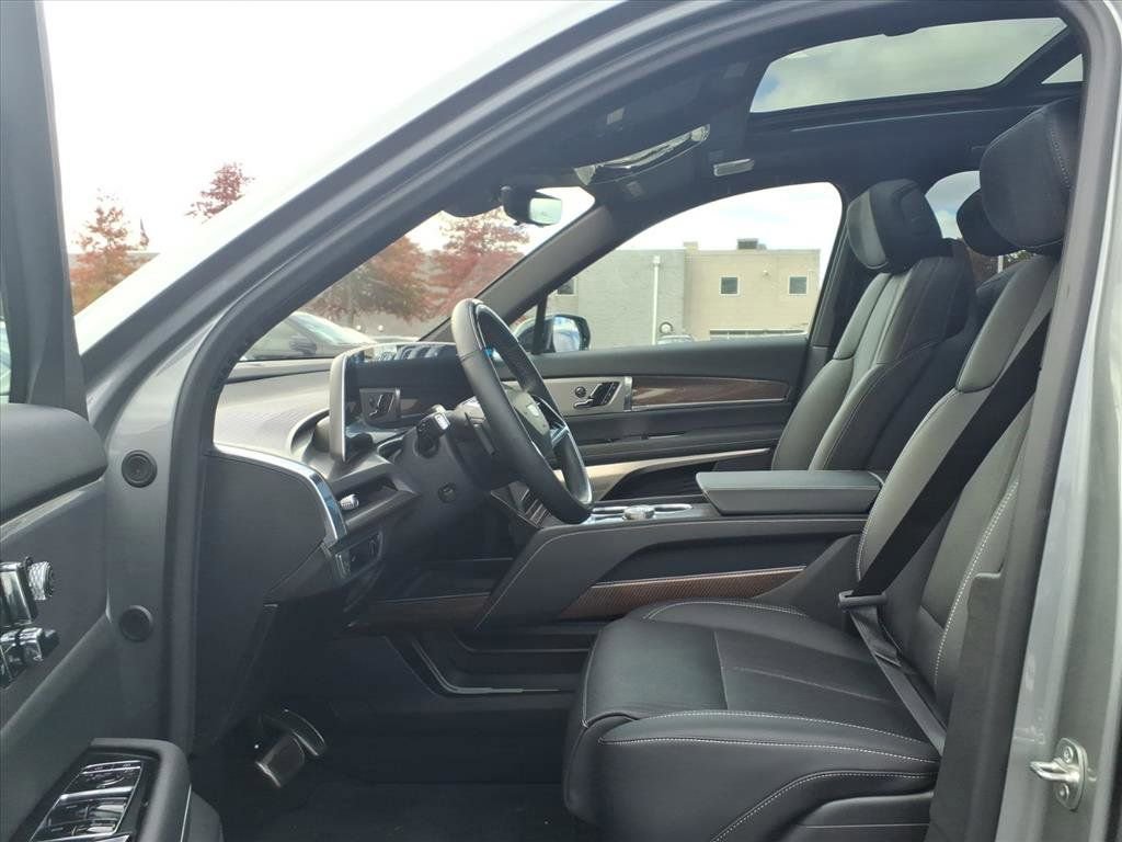 Used 2026 Cadillac Vistiq Sport w/ LPO, Floor Liner Package image 11