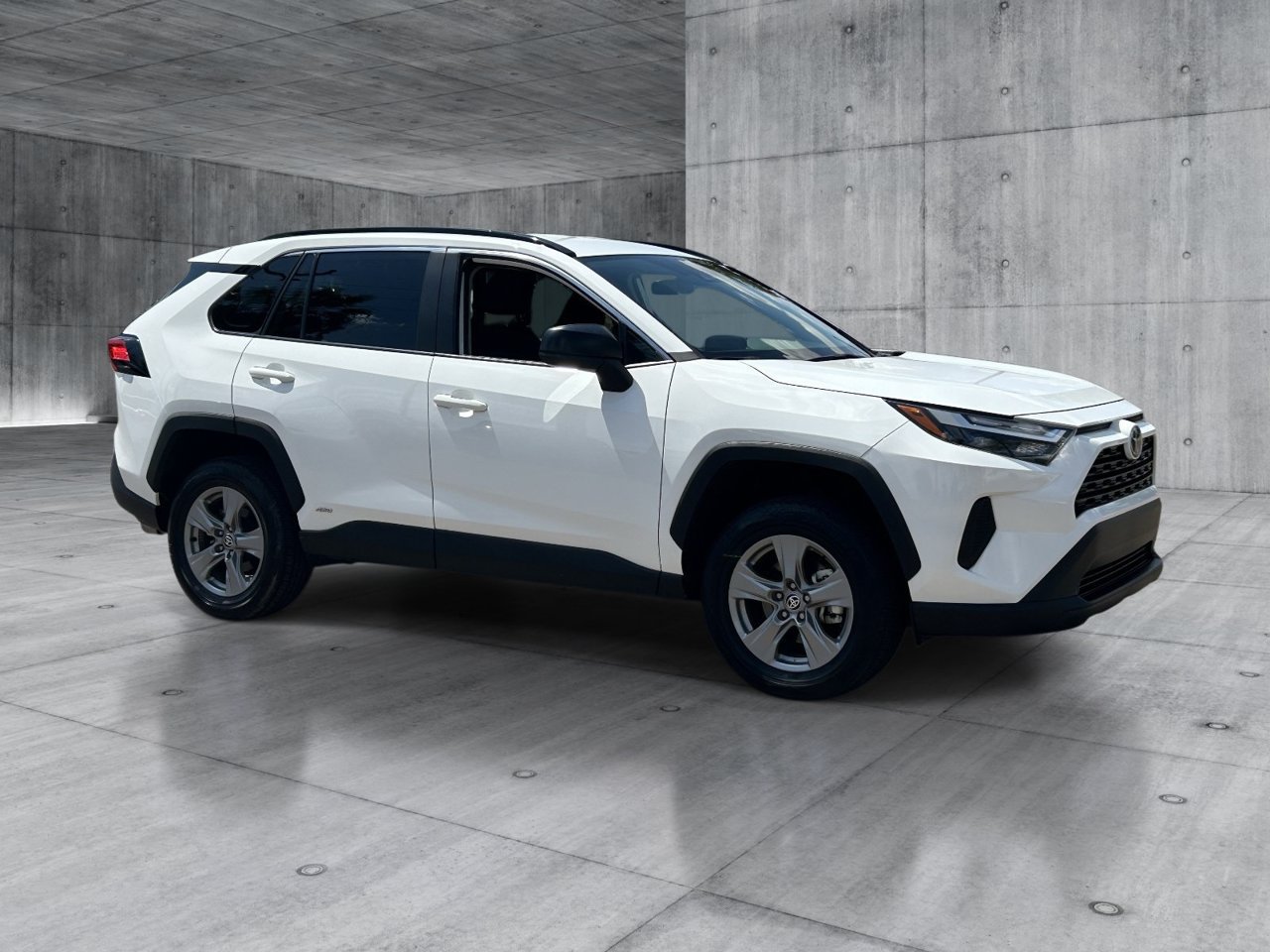 Used 2025 Toyota RAV4 LE AWD/4WD image 7