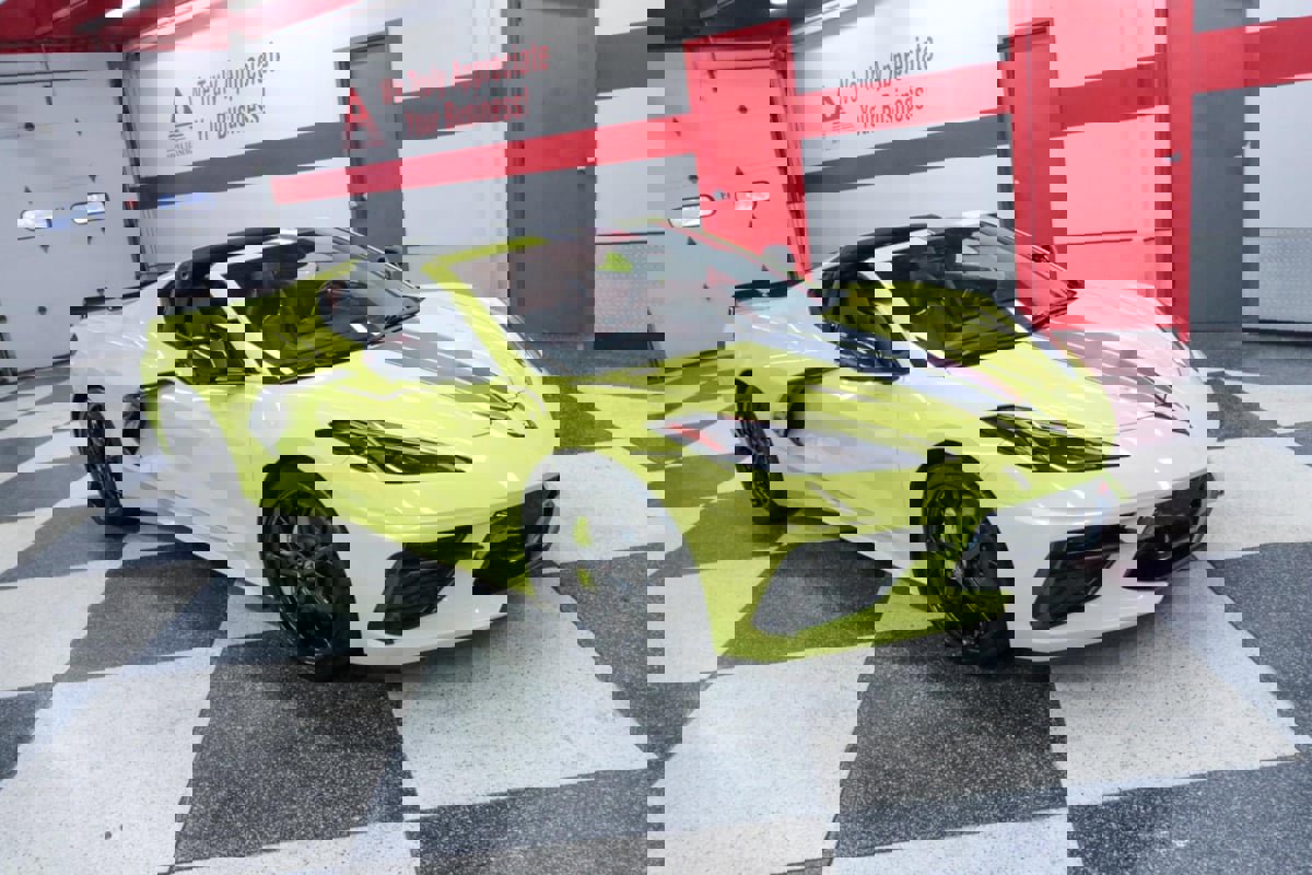 Used 2022 Chevrolet Corvette Stingray Premium Cpe w/ Z51 Performance Package image 3