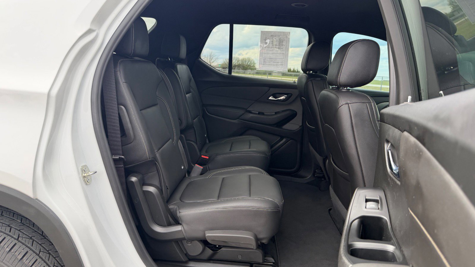 Used 2023 Chevrolet Traverse LT FWD image 24