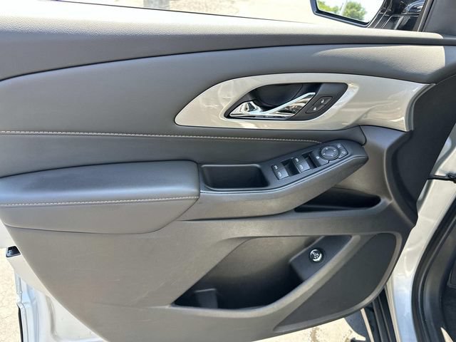 Used 2020 Chevrolet Traverse LT FWD image 18