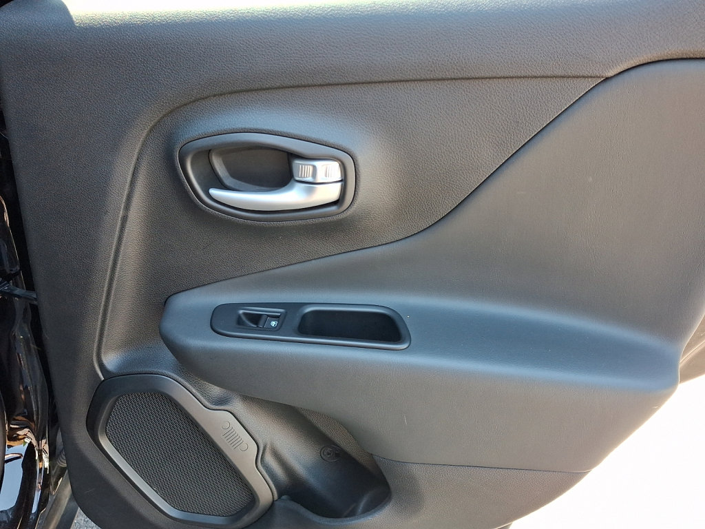 Certified 2023 Jeep Renegade Latitude AWD/4WD image 14