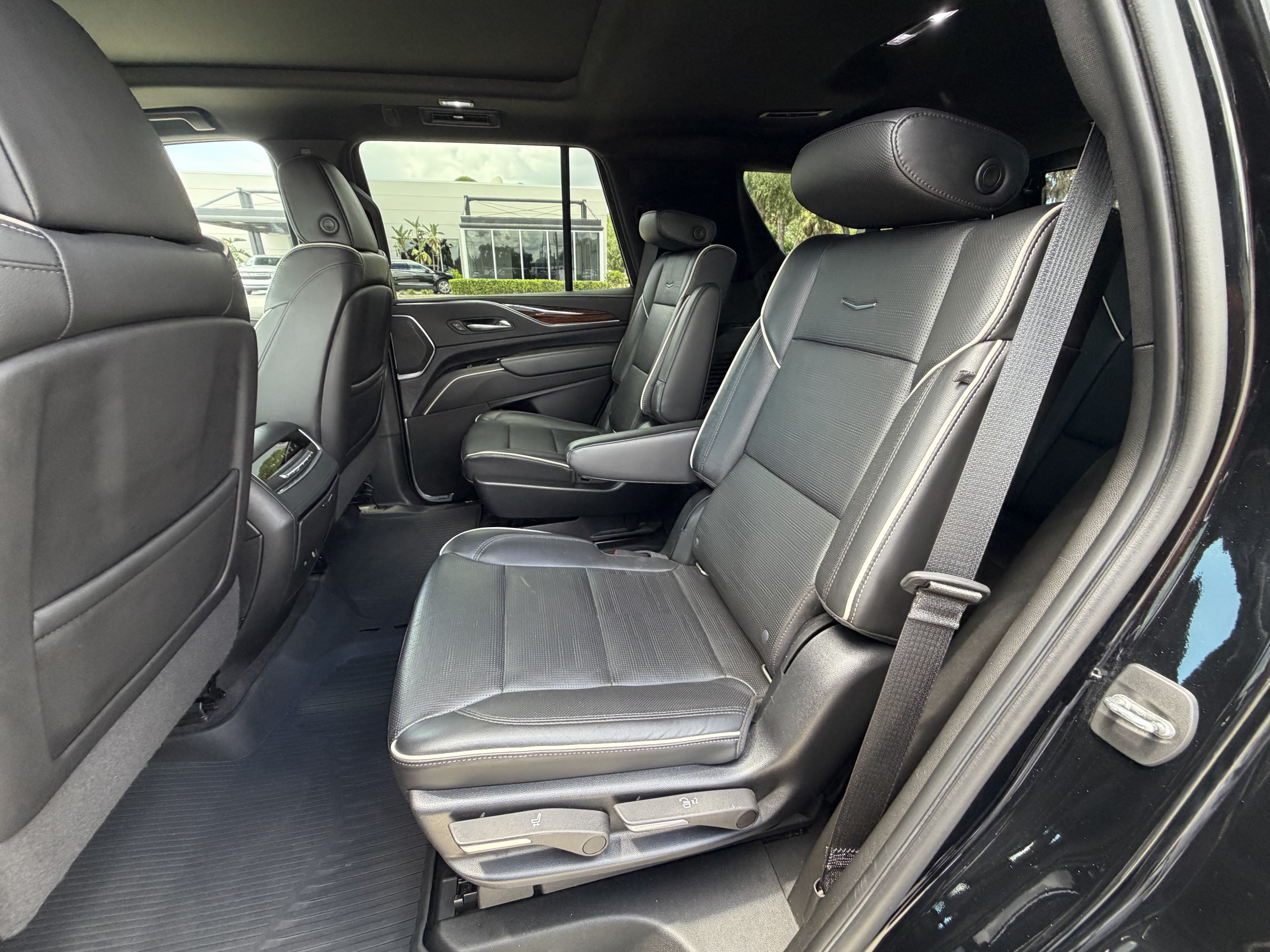 Used 2022 Cadillac Escalade Premium Luxury w/ LPO, Floor Liner Package AWD/4WD image 15