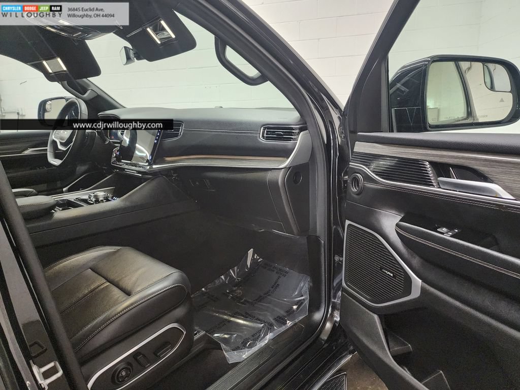 Used 2024 Jeep Wagoneer Series II AWD/4WD image 33