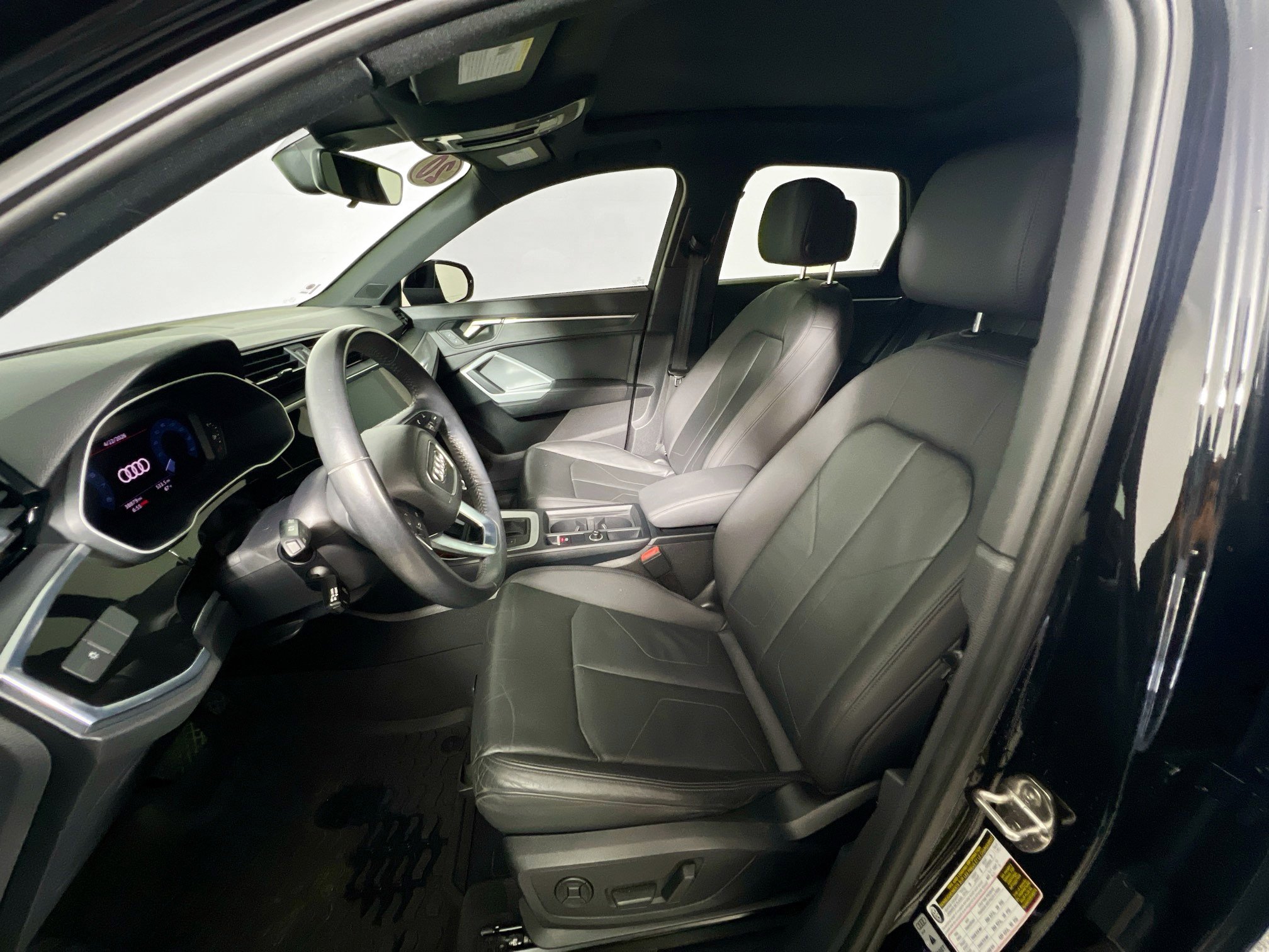 Used 2020 Audi Q3 2.0T Premium w/ Convenience Package image 14