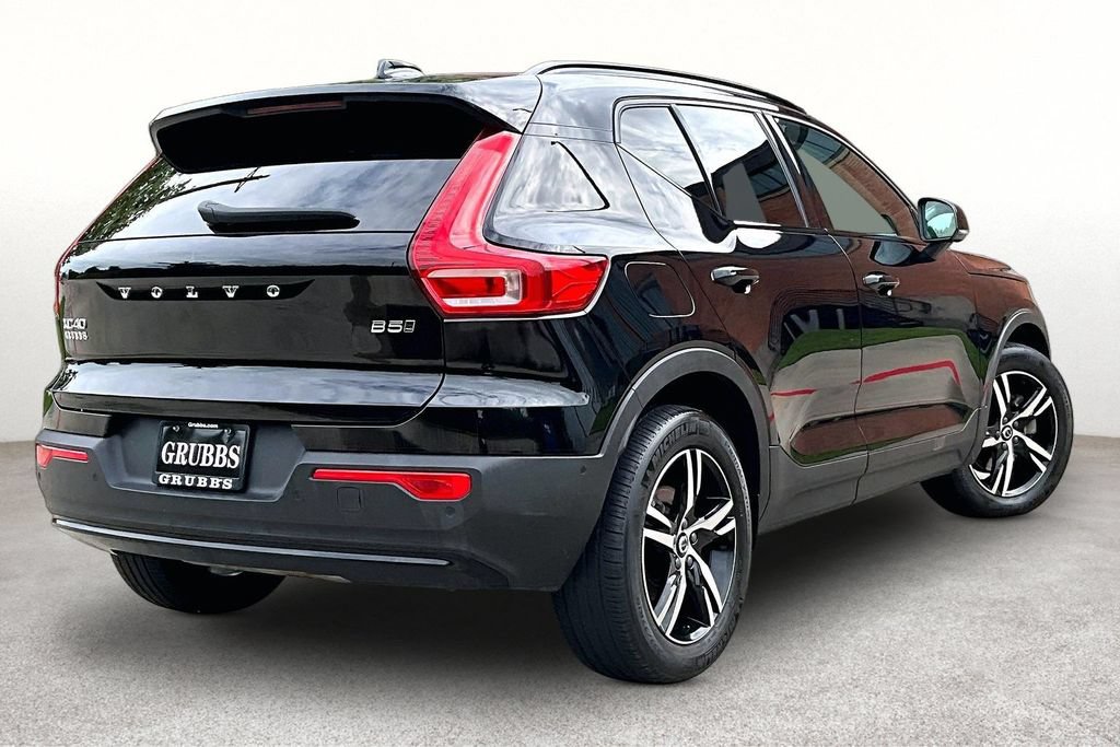 Certified 2023 Volvo XC40 B5 Plus w/ Driver Assist Package AWD/4WD image 2