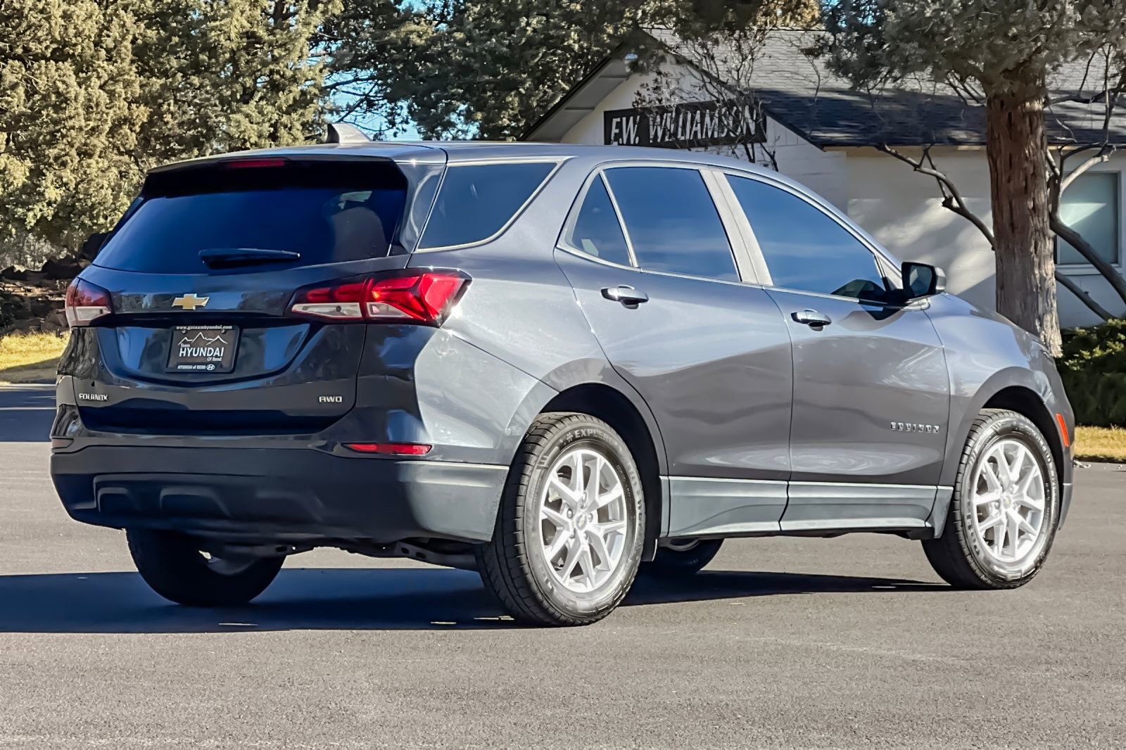 Used 2022 Chevrolet Equinox LS w/ LS Convenience Package image 4