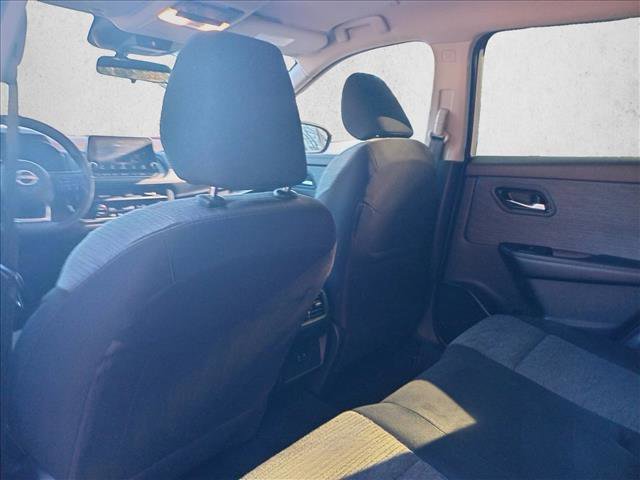 Used 2023 Nissan Rogue SV image 11