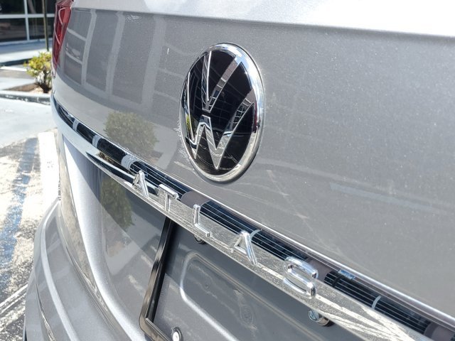 Used 2022 Volkswagen Atlas Cross Sport SEL R-Line AWD/4WD image 11