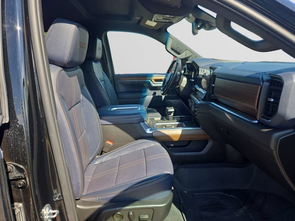 Used 2022 Chevrolet Silverado 1500 High Country w/ Z71 Off-Road Package AWD/4WD image 16