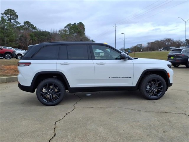 New 2025 Jeep Grand Cherokee Limited image 2