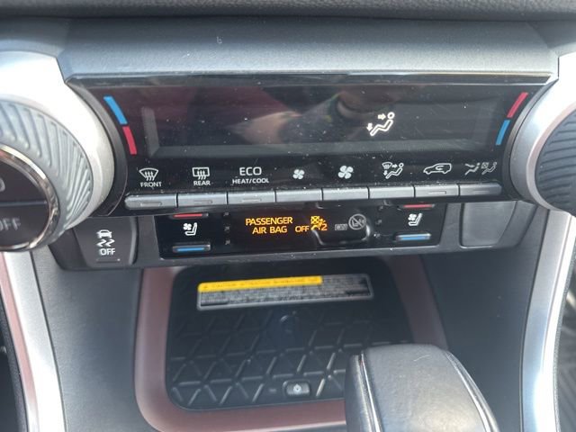 Used 2020 Toyota RAV4 Limited AWD/4WD image 30
