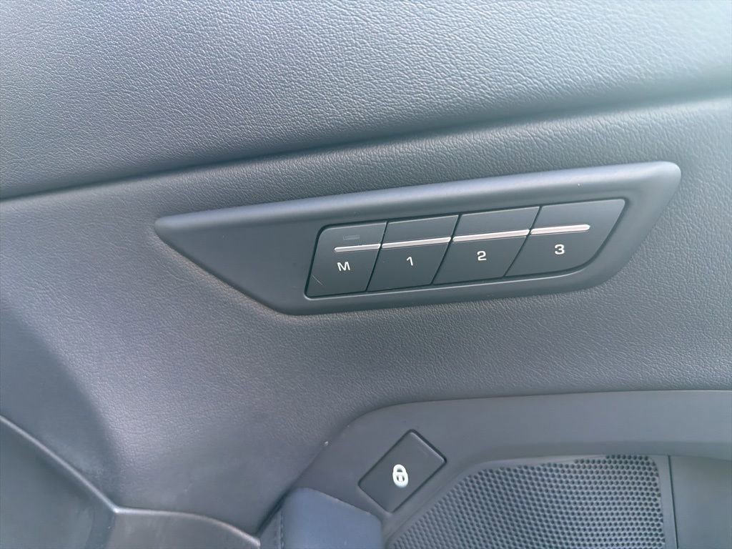 Used 2018 Jaguar E-PACE SE image 35