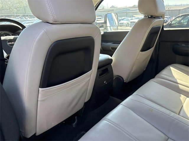 Used 2007 GMC Sierra 2500 SLE w/ EZ-Lift Tailgate Package image 16