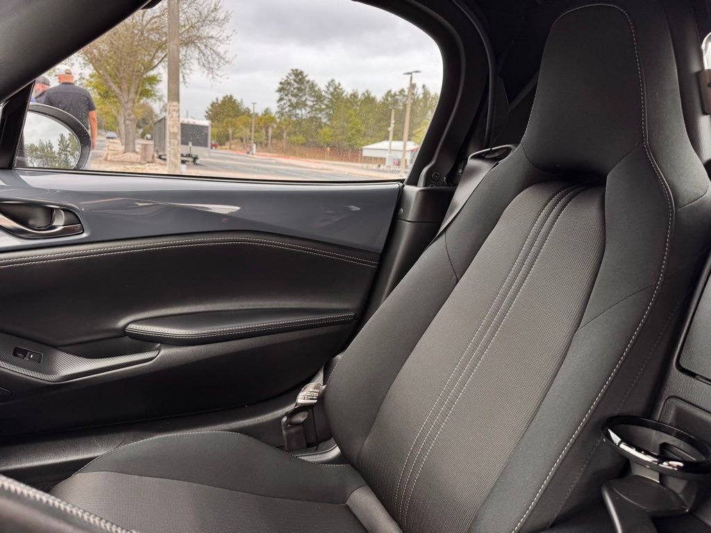 Used 2021 MAZDA MX-5 Miata Club RWD image 18
