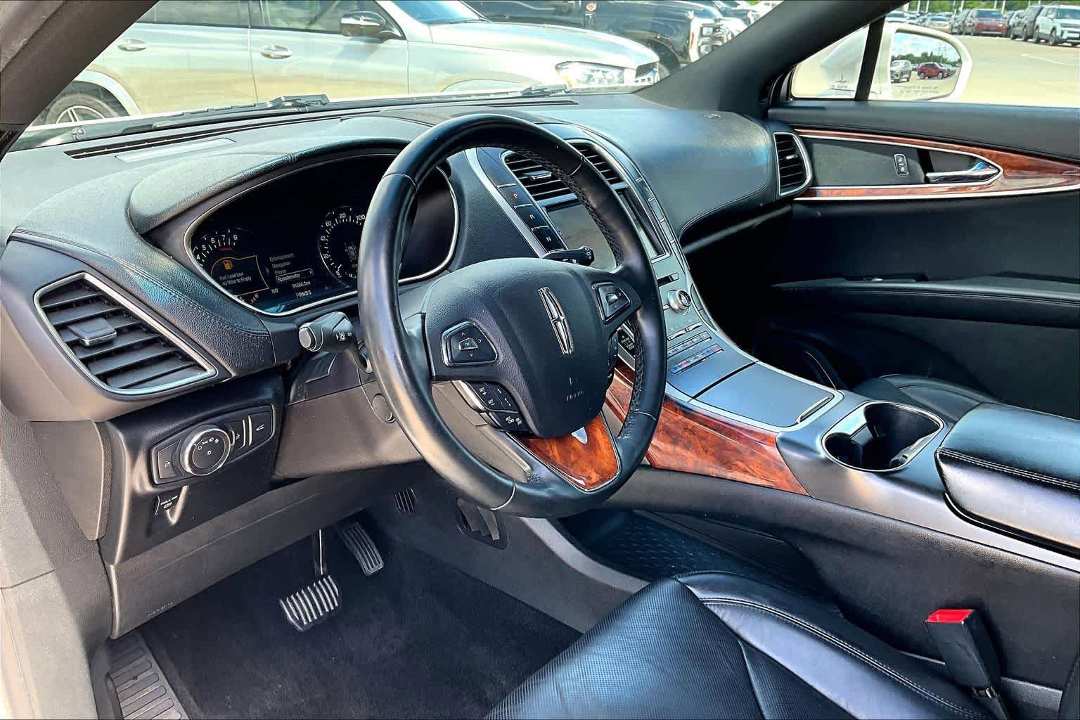 Used 2018 Lincoln MKX Reserve w/ Driver Assistance Package FWD image 17