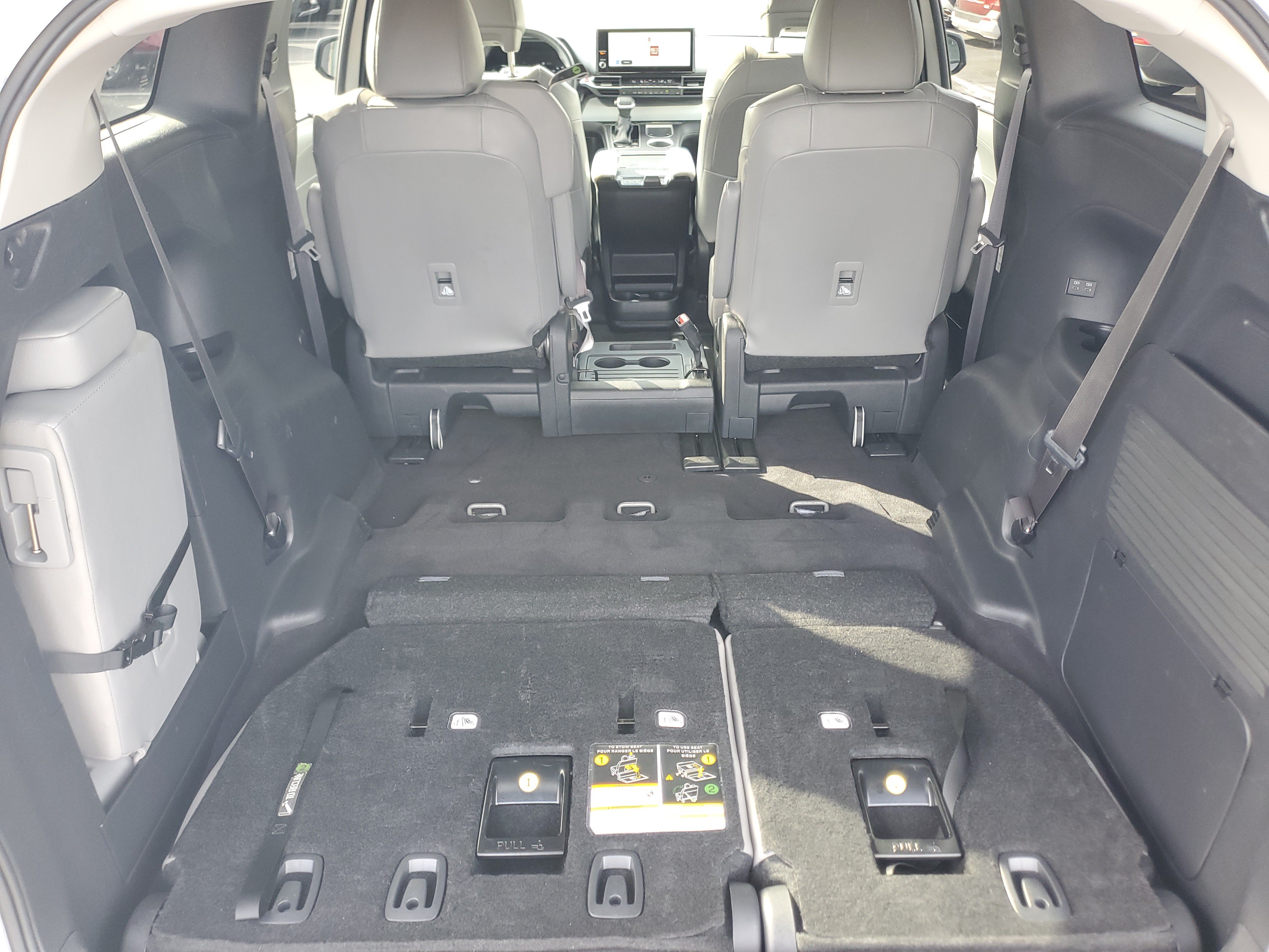 Certified 2025 Toyota Sienna XLE FWD image 9