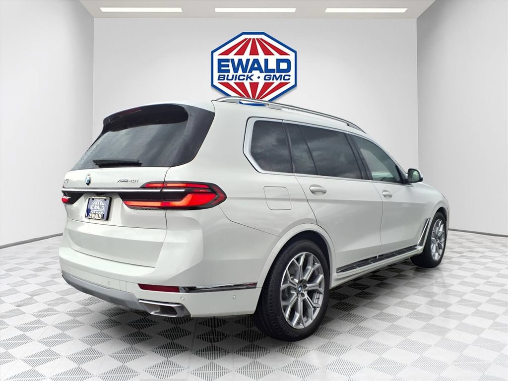 Used 2026 BMW X7 xDrive40i AWD/4WD image 3