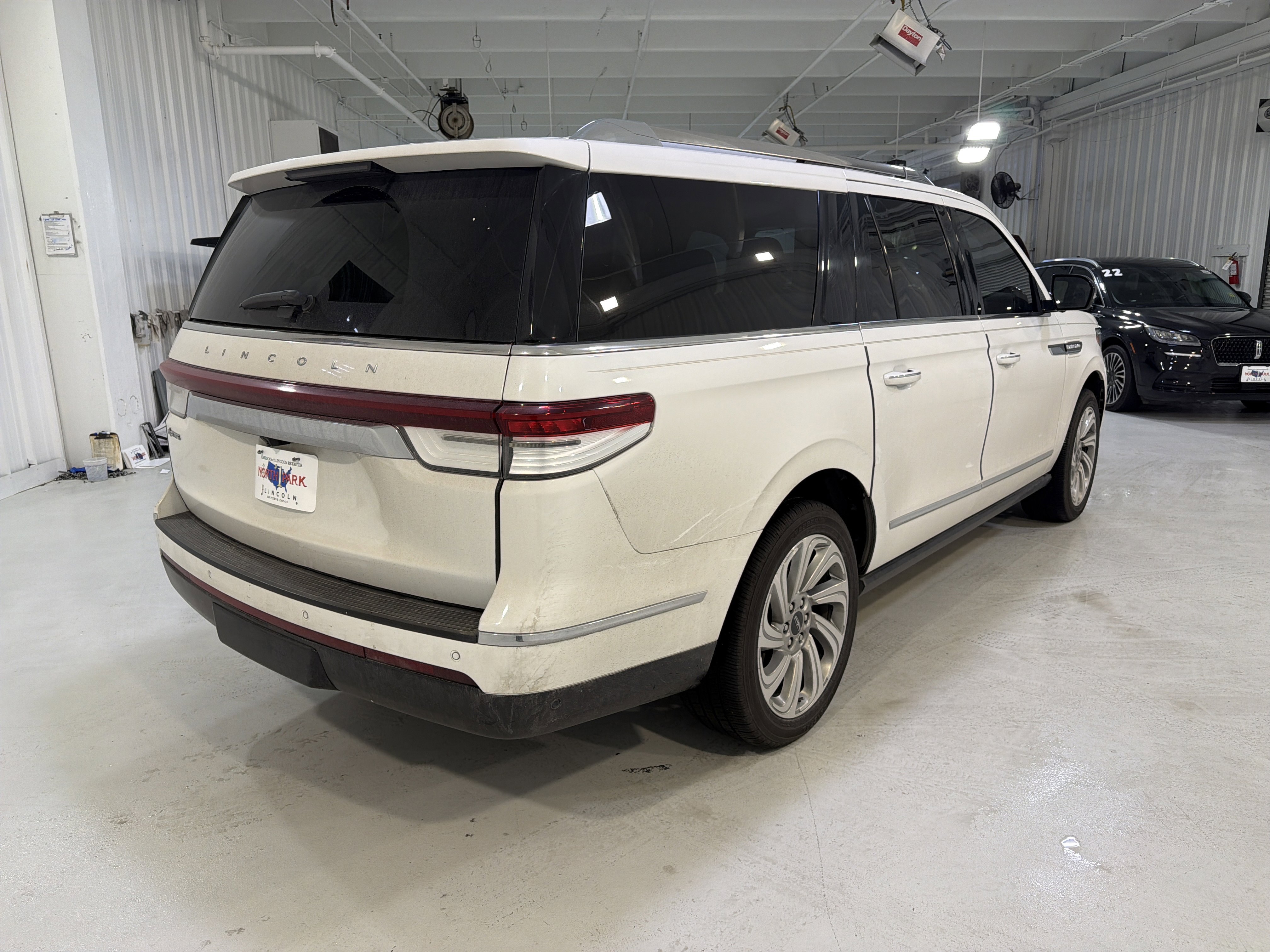 Used 2022 Lincoln Navigator L Reserve AWD/4WD image 5