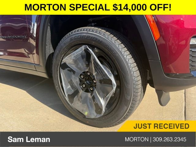 New 2025 Jeep Grand Cherokee L Limited w/ Black Appearance Package image 4