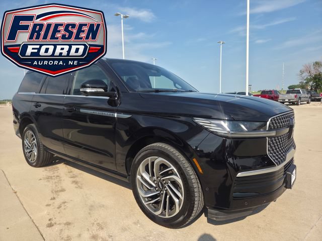 Used 2025 Lincoln Navigator Reserve AWD/4WD image 3